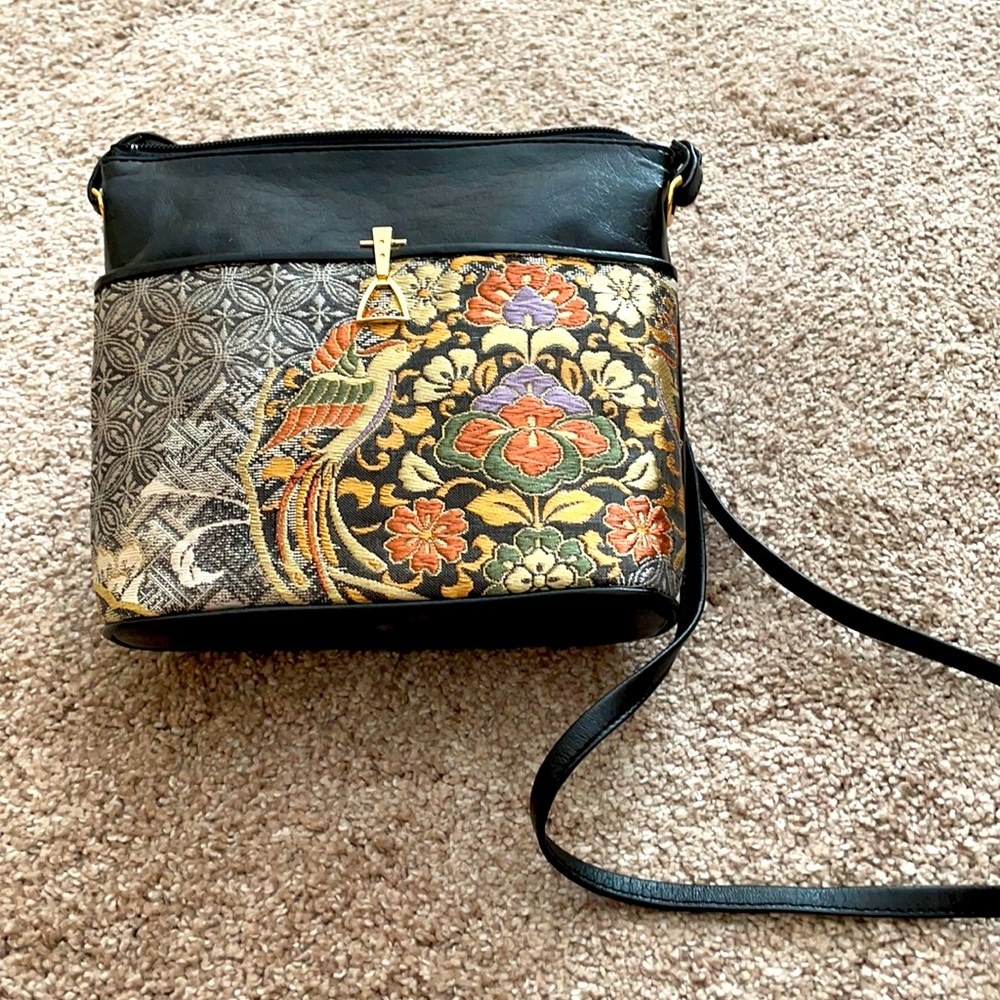 Cross body purse with fabric side pocket